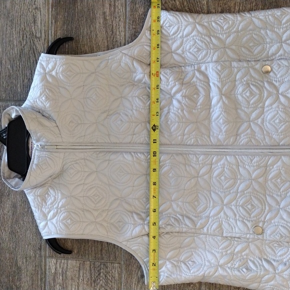 Allison Daley Women's Light Grey Quilted Vest, Size 10 Petite. - Picture 8 of 11